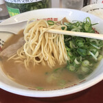ラーメン横綱 - 麺は細麺。