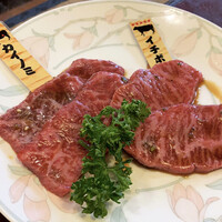 肉の田じま - 特上ハラミと特上ロース