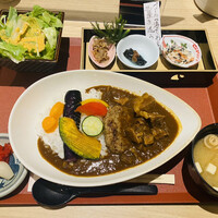 個室和食 肉割烹 吟次郎 品川駅前店 - 氷温熟成牛のハンバーグカレー　1,100円