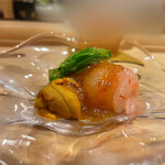 鮨 むらやま - とろ茄子の煮浸し、富山の甘海老、赤ウニ。茄子は加茂茄子じゃなくて水じゃなくてなんだっけなぁ～なんか可愛い名前だった気がするけど忘れちゃったけどとりあえず一皿目からズッキューンです♡♡