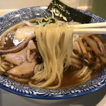 らぁ麺や 一晃亭 - つるんとした麺