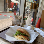 FRESHNESS BURGER - 