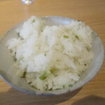 Yamagata Soba Saryou Tsukinoyama - 青菜と生姜のまぜごはん（無料）。