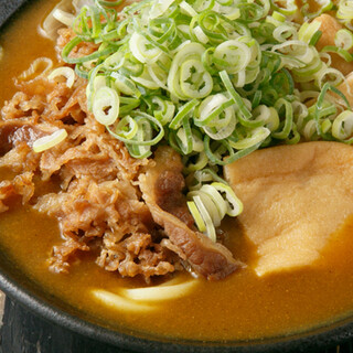 出汁の旨味が凝縮された京うどん◆肉ぎつねカレーうどんが人気