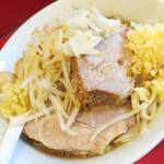 ラーメン二郎 - ラーメン半分＋ニンニク多め＋ショウガ半分