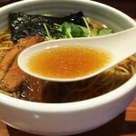 麺屋江武里 - 「江戸醤油ら～麺 大盛」スープ