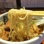 麺屋江武里 - 「江戸醤油ら～麺 大盛」麺アップ