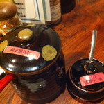 餃子処三日月 - 卓上