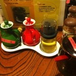 餃子処三日月 - 卓上