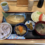 旬 おふくろ亭 - 鯖の味噌煮・肉じゃがの小鉢付き700円