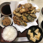 天八 - 2021/08/30
            天ぷら定食 飯極小 590円