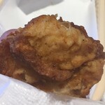 Kentakki Furaido Chikin - フライドチキン
                        
                        独特な味  塩っぱ美味いヽ(´o｀
                        
                        手はアブラでネロネロ(´⊙ω⊙`)
                        
                        コレ何とかならんか？
                        
                        アブラ全然吸わない紙ナプキンとオシボリ 何の役にも立たねぇし。
                        
                        
                        