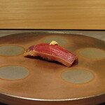 鮨 ともあき - 漬けマグロのにぎり