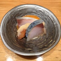 鮨 ともあき - サービスでいただいた鯖とイチジクと酢味噌の和え物