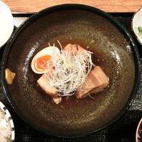 赤坂かこい - 豚の角煮定食 900円 の豚の角煮