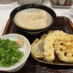 うどん 丸香 - つけうどんと野菜天盛り