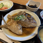 ヤマタカ食堂 - 本日のお魚定食(鯛のあら煮)