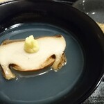 和ごころ 泉 - 鮑と冬瓜の椀。生姜が決定的な仕事をします。