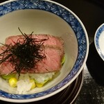 和ごころ 泉 - 近江牛いちぼローストビーフの蒸し寿司。枝豆とコーンの入った酢飯が口中じゅくじゅく級。