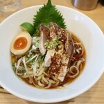 ほっこり中華そば もつけ - 三段重ね鰹冷やし麺１０００円