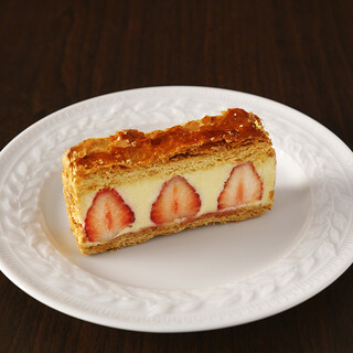 Try the popular “Strawberry Mille-feuille”, which has an adorable cross-section of strawberries.