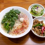 Hora Pacharn Noi Noodle and Mini Gapao Set