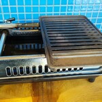 近江牛肥育牧場直営 ホルモン焼肉 犇 カメチク 草津店 - コンロ