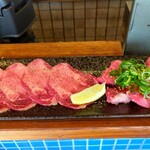 近江牛肥育牧場直営 ホルモン焼肉 犇 カメチク 草津店 - カルビ&タン