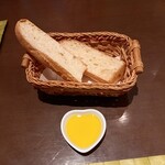 Trattoria YAMAKAWA - 自家製パン