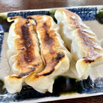 増や - 大ぶりの餃子が3つ