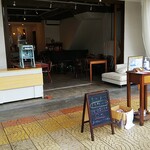 北本団地 中庭 - 店前にて・・昼間は開放的です。