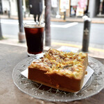 ドリームコーヒー - [左奥]アイスコーヒー@税込230円│玉子トースト@税込260円