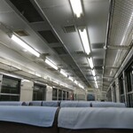 らーめん カッパハウス - レトロな感じの秩父鉄道（夜の急行車内）