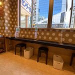 三宮一貫楼 - 店内は、ほぼカウンター席。