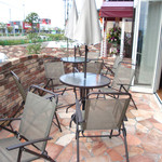 オルオル - 晴れた日はオープンテラスでくつろげます