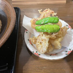 丸五そば屋山大前 - 単品のゲソ天は、もり天に付属するゲソ天/シシトウが2倍の量！