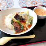 福臨門 - 牛肉飯、スープ