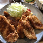 家庭料理居酒屋 よってって - ♪ソースカツなのに、醤油をかけました…