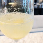 La Brianza - ブリアンツァオリジナルのモクテル、グレープフルーツとディル トニック。甘み少なくすっきり美味しい☆ カクテルは甘いイメージ持ってるからえらんだことなかったけれど、これはとても美味しい！また選びたい感じ