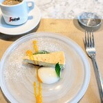 La Brianza - チーズケーキとディカフェコーヒー。この日のドルチェ♡