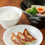 Grilled Gyoza / Dumpling set (lunch time only) Single item: 5 grilled Gyoza / Dumpling pieces for ¥330