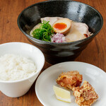 Karaage set (lunch time only) Single item: 4 pieces of fried chicken for ¥330