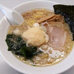 ラーメン　ガキ大将 - トッピングのニンニクはドーーーンと大した量ですよ。別皿でもらったほうがいいかも（私はニンニクたっぷりが好きなのでOKよ）