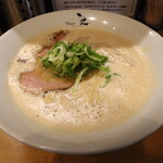 Ramen 辻 - 鶏白湯 醤油(800円、斜め上から)