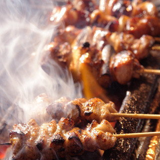 Specialty Yakitori (grilled chicken skewers) grilled on Kishu Bincho charcoal ◆ Recommended courses also available