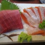 丸千葉 - まぐろ、サーモン2点盛り。