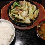もつ焼きごえん - 日替りランチ定食(鶏ハツの鉄板炒め定食) ¥650