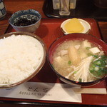 とん吉 - とんかつ定食　ご飯・豚汁・たくわん・煮物