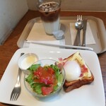 カフェ ソラーレ - モーニングBセット 半熟卵のデニッシュ