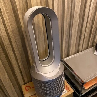 空気清浄機も完備しております。店内の換気に努めております。